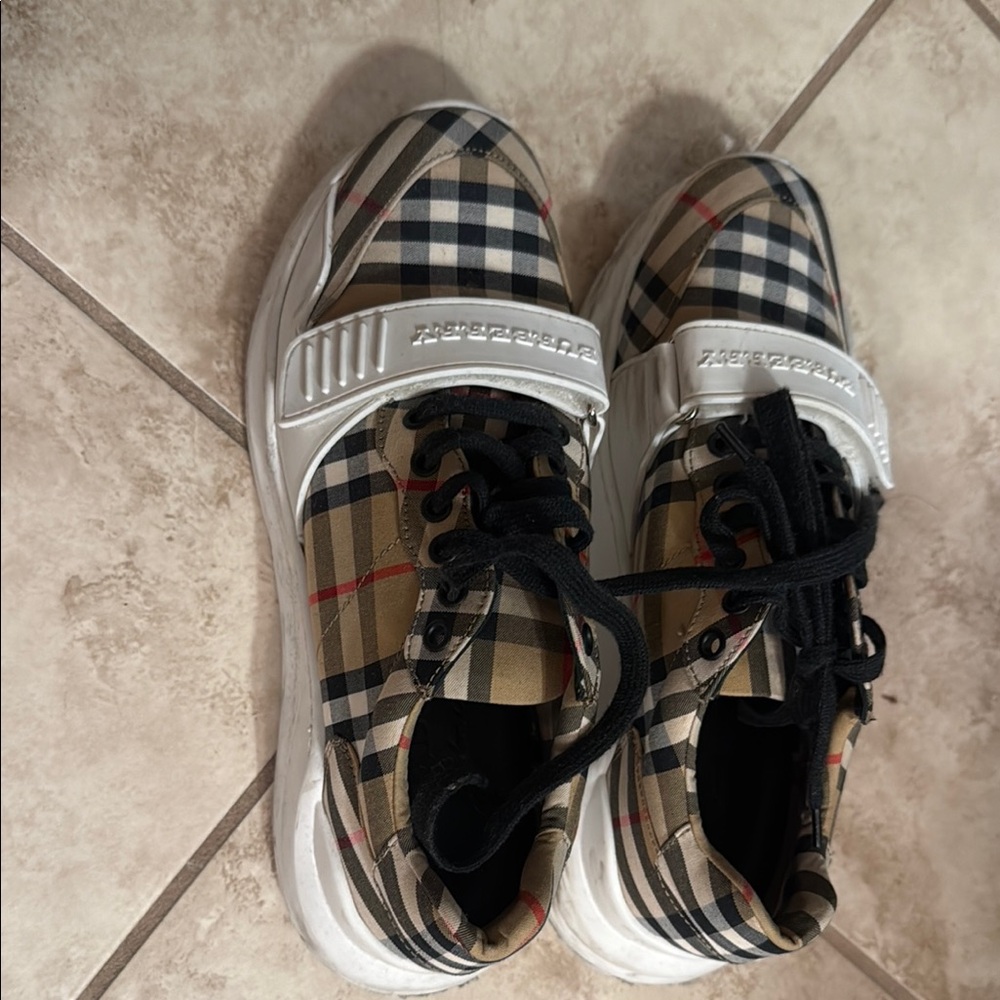 BURBERRY SNEAKERS just need a good cleaning